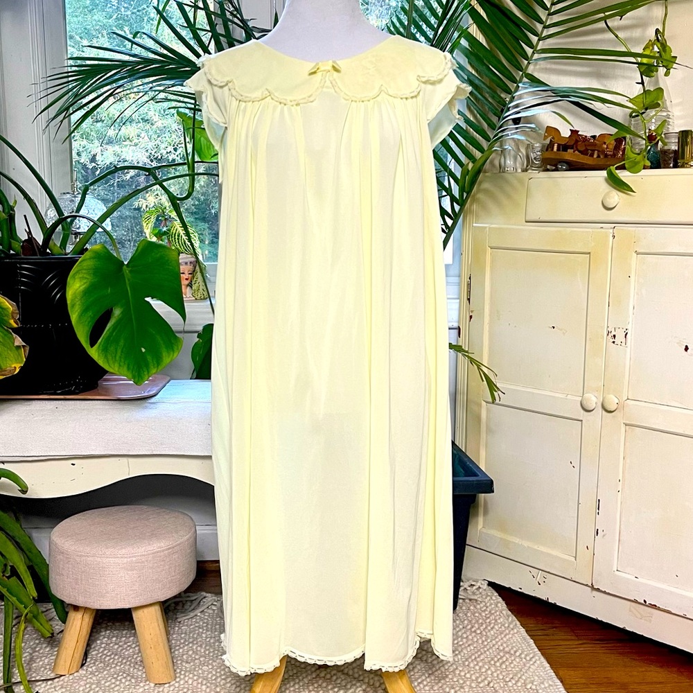 Vintage 1960s Shadowline Lemon Yellow Nightgown Medium